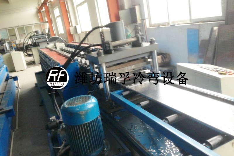 貨架型材設備 (7).jpg