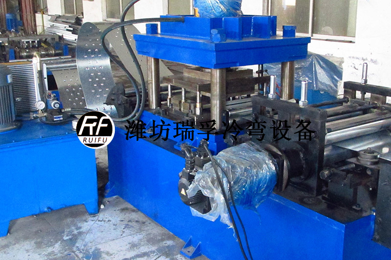 腳踏板成型設備-自動換型