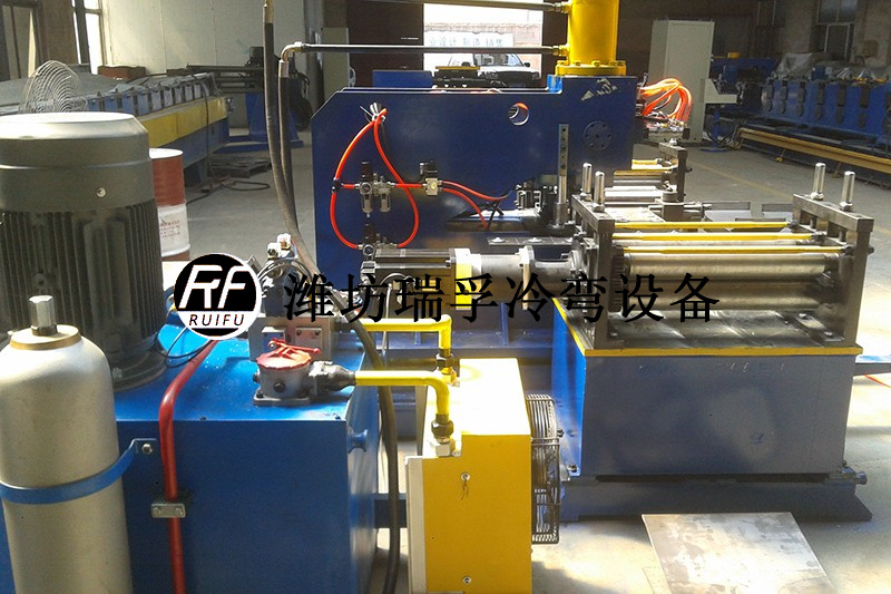 立體車庫邊梁數控沖設備6.jpg