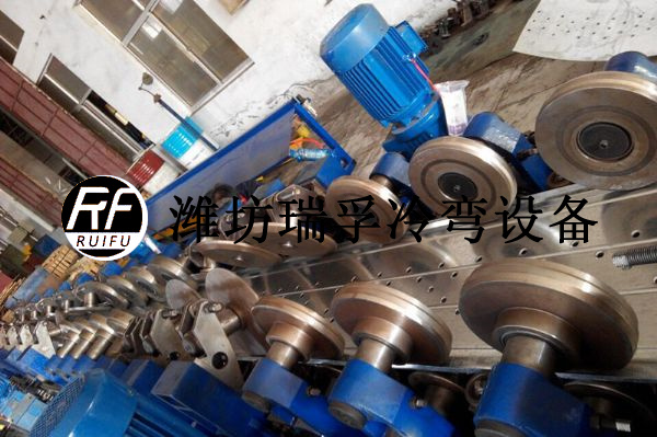 腳踏板成型設備-自動換型
