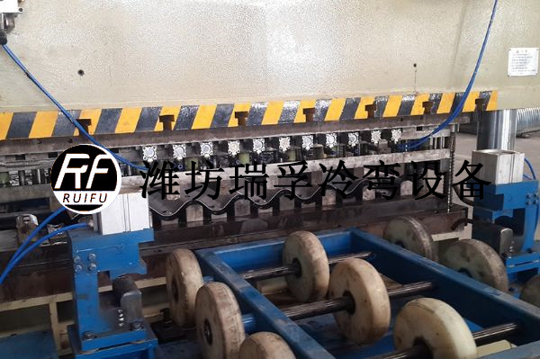 波紋板成型設備