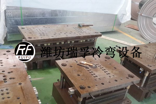 托盤式橋架設備—組合沖模