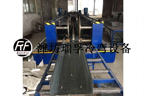 托盤式橋架設備—散熱孔