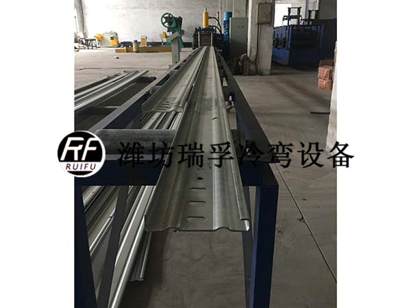 梯式橋架成型設備