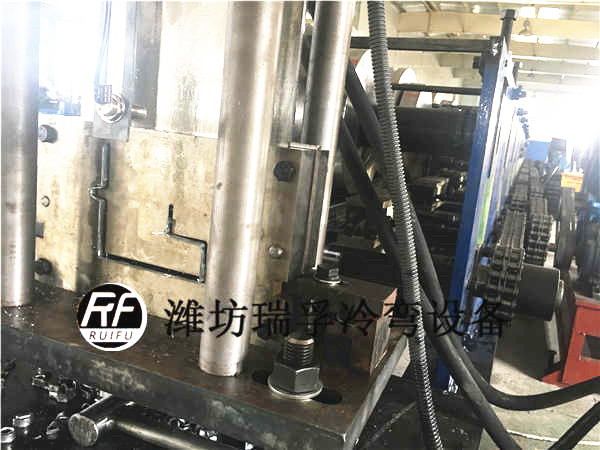 快拼箱房成型設備