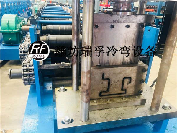 快拼箱房成型設備
