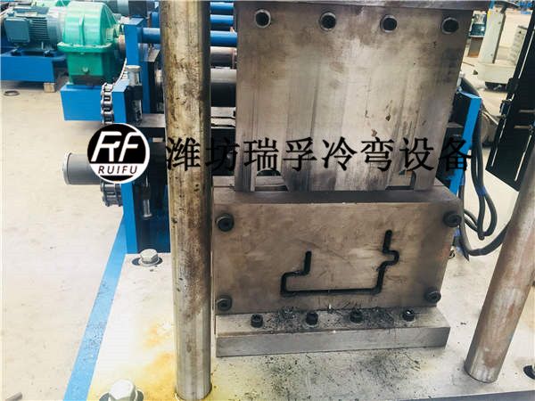快拼箱房成型設備