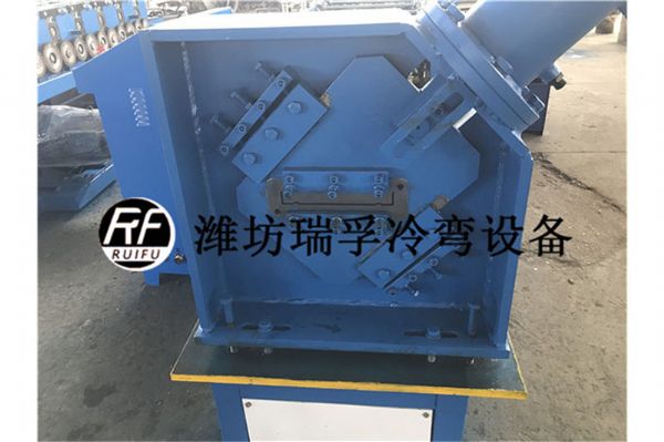 U型梯邊設備