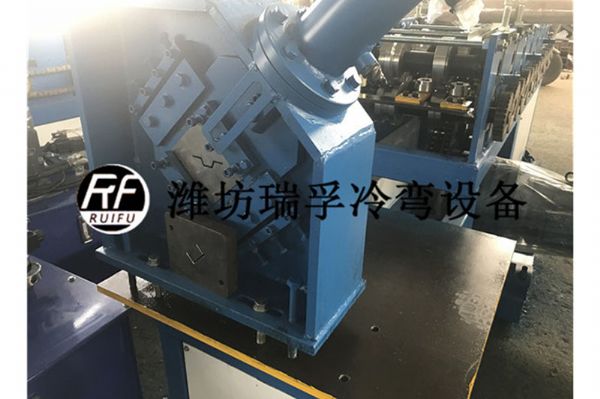 幾字形橫檔設備