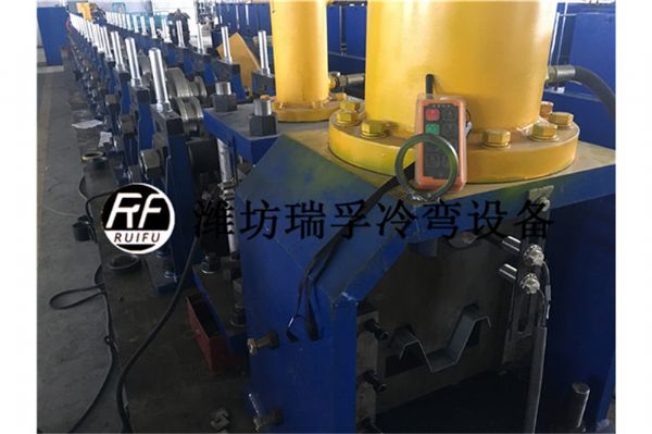 鋼板倉立柱成型設備